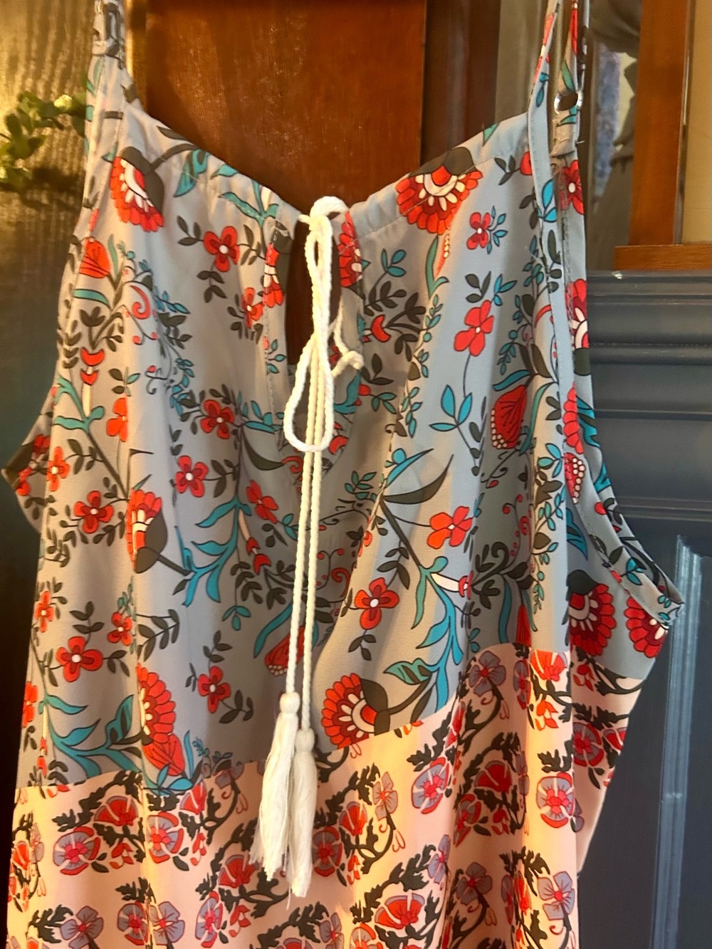 Floral Grey Tunic. SleevelessXL . String neckline. - 95% Polyester, 5% Spandex